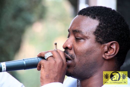 Skarra Mucci (Jam) with Dee Buzz Sound 17. Reggae Jam Festival - Bersenbrueck 06. August 2011 (4).JPG